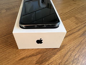 iPhone хр 64гб (6 фото из 9)