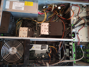 Fujitsu Celsius R670-2: 2x Xeon 5677/96GB RAM/Quadro FX 5800 (2 foto / 2)