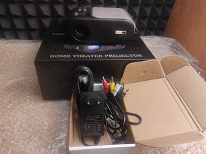 Miniprojektor Horlat, 9000 luumenit, Full HD, 18x12cm, (2 foto / 3)