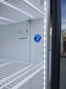 Холодильник (охлаждающий шкаф) Frigoglass MAX-700 с стеклянной дверью (9 фото из 10)