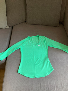 Tennise pluus Nike (2 foto / 4)