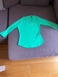 Tennise pluus Nike (4 foto / 4)
