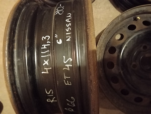 Стальной диск R15 Nissan (5 фото из 9)