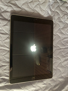 Apple Ipad 6gen. Wifi (1 foto / 3)