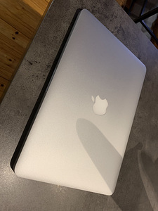 MacBook Pro 13" i7, 16gb, 500gb Early 2015 (1 foto / 2)