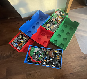 Lego tükid karbis (4 foto / 4)