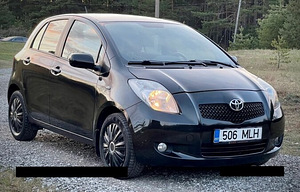 Toyota Yaris (1 foto / 7)