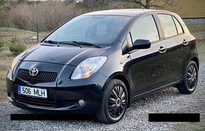 Toyota Yaris (2 foto / 7)