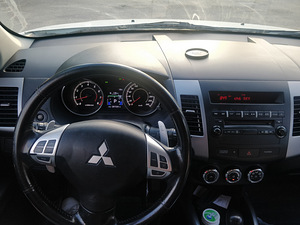 Mitsubishi Outlander (4 foto / 11)