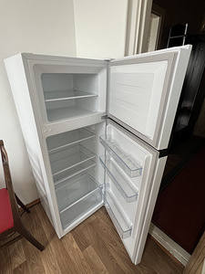 Холодильник Hisense (1 фото из 3)