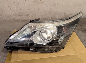Vasak esituli TOYOTA AVENSIS (_T27_) 2012 - 2015 (1 foto / 4)