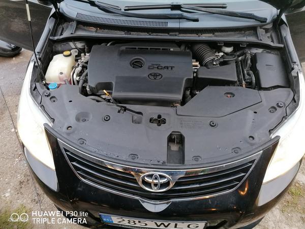 Toyota avensis 2.2 110kw 2011 дизель (фото #8)