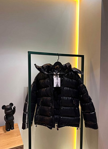 Meeste / Naiste Moncler Jope (1 foto / 2)