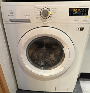 Стиральная машина Electrolux EWW1476HDW 7KG 1400p/min (1 фото из 8)