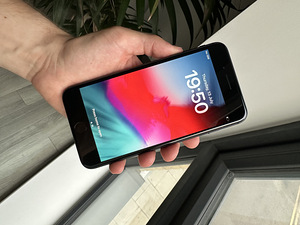 UUS iPhone 8 Plus 256GB (ilma karbita) (2 foto / 5)