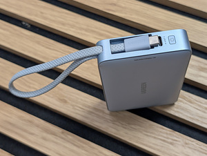 UGREEN PB773 Qi2 25W akupank Power Bank 10000mAh (6 foto / 9)