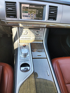 Jaguar XF supercharged (7 foto / 12)