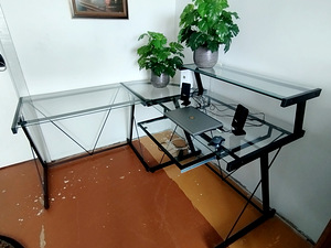 Угловой стол (2 фото из 10)