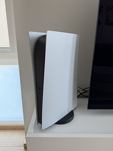 Playstation 5 Digital + 1 TB SSD m.2 + Playstation Portal (1 foto / 9)