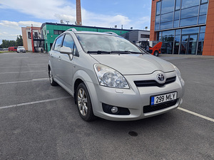 Toyota Corolla Verso (2 foto / 9)