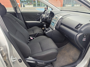 Toyota Corolla Verso (7 foto / 9)