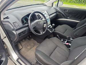 Toyota Corolla Verso (8 foto / 9)