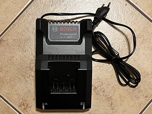 НОВИНКА! BOSCH PROFESSIONAL ЗАРЯДНОЕ УСТРОЙСТВО GAL18V-40