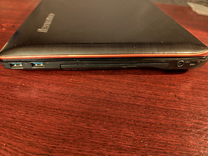 Sülearvuti Lenovo ideapad Y570 (4 foto / 10)