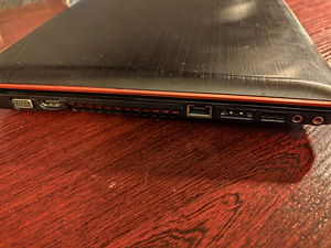 Sülearvuti Lenovo ideapad Y570 (5 foto / 10)