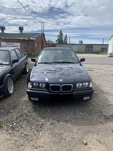 БМВ 320i Кабриолет (3 фото из 11)