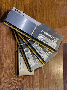 Asus ROG Strix X570-E Gaming emaplaat (4 foto / 5)