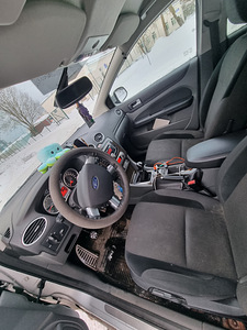 Ford Focus 2008 (8 foto / 9)
