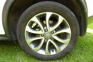 Nissan Tekna 17" valuveljed 5x114,4 Continental 215 / 55R17 (1 foto / 1)