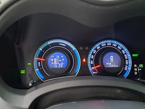 Toyota Auris Hybrid (10 foto / 12)