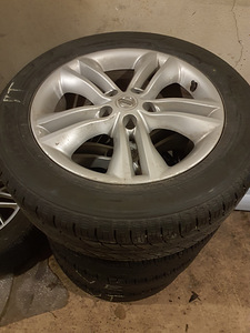 M/V Nissan Original 17" Оригинальные диски 5x114,3 + шины 215/60R17 (2 фото из 3)
