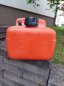 Бензиновый бак 12 л (1 фото из 2)