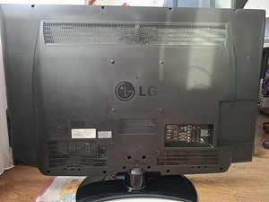 LG 47" Телевизор (3 фото из 5)