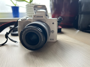 Canon hübriidkaamera (2 foto / 3)