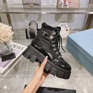 Prada saapad