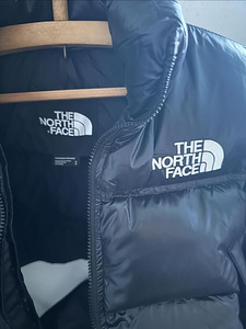 The North Face NUPTSE SHORT JACKET - Sulejope - black (2 foto / 5)