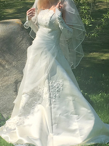 Очень красивое свадебное платье и аксессуары