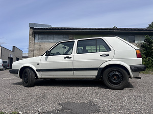 Продается VW Golf 2 (1989, белый, 4-дверный) (4 фото из 14)