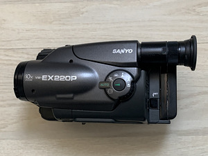 SANYO 8 mm Camcorder VM - EX220P (3 foto / 6)