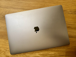 MacBook Pro 16-inch 2019 + Apple mouse (2 foto / 6)