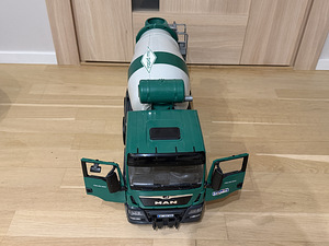 Бетономешалка Bruder Man TGS Cement Mixer 1:16 (4 фото из 5)