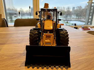 BRUDER Ekskavaator-laadur JCB 5CX 1:16 (3 foto / 7)