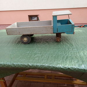 Vanaaegne auto - mänguasi (5 foto / 6)