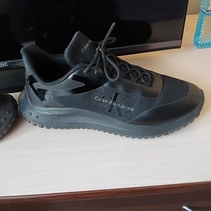 Meeste Calvin Klein tossud (3 foto / 4)