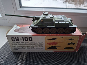 Nõukogude mudel SU 100, tehas "Arsenal" (2 foto / 4)