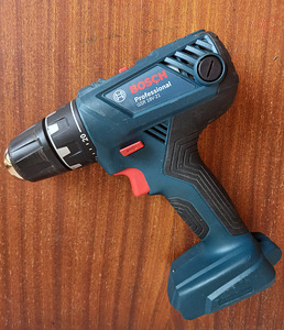 Аккумуляторная дрель BOSCH 18V (3 фото из 5)